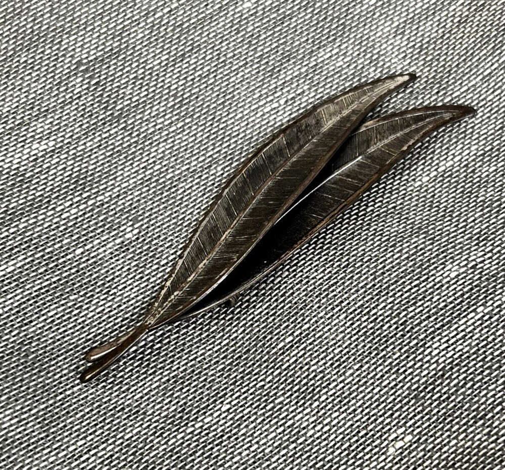 Leaf Pin Vintage Costume Jewelry Gold Preppy Career Minimalist